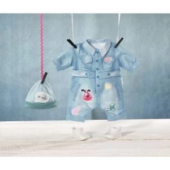 Zapf Creation BABY Born - Deluxe Jeans Overall - 43 Cm 8 Zapf Creation BABY Born - Deluxe Jeans Overall - 43 Cm -Spielzeug Verkauf Laden 241654 4001167832592 zapf baby born deluxe jeans overall 02